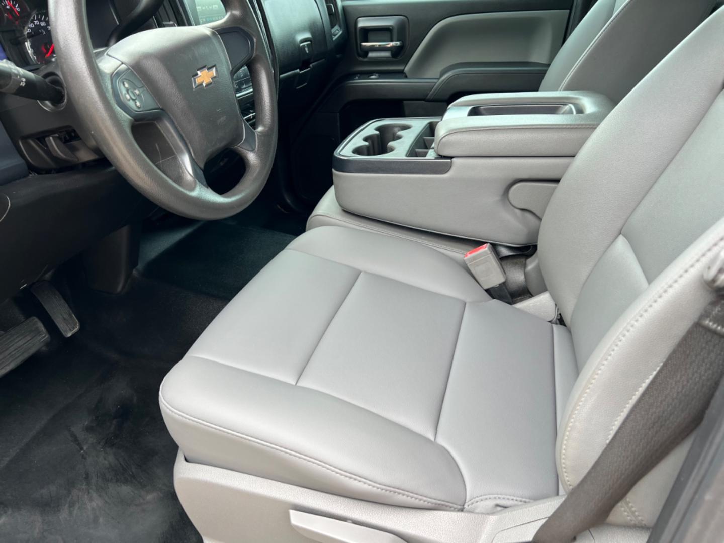 2018 White /Gray Chevrolet Silverado 2500HD (1GC1CUEG3JF) with an 6.0L V8 engine, Automatic transmission, located at 4520 Airline Hwy, Baton Rouge, LA, 70805, (225) 357-1497, 30.509325, -91.145432 - 2018 Chevrolet Silverado 2500HD Crew Cab 8Ft Bed ***One Owner & No Accidents*** 6.0 V8 Gas, 2WD, 212K Miles, Power Windows, Locks & Mirrors, Tow Pkg. FOR INFO PLEASE CONTACT JEFF AT 225 357-1497 CHECK OUT OUR A+ RATING WITH THE BETTER BUSINESS BUREAU WE HAVE BEEN A FAMILY OWNED AND OPERATED BUSINE - Photo#10